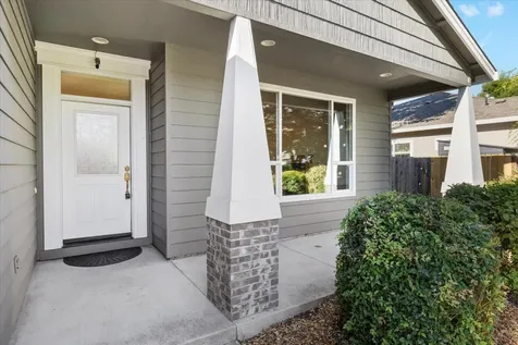 1039 Newcastle Street Medford OR 97501