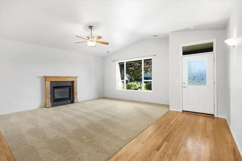 1039 Newcastle Street Medford OR 97501