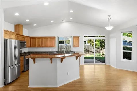 1039 Newcastle Street Medford OR 97501