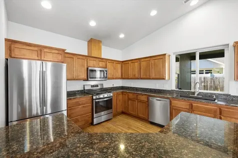 1039 Newcastle Street Medford OR 97501