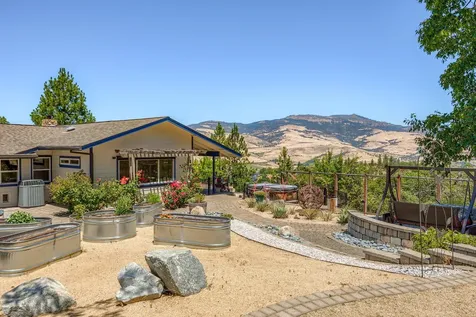 1000 Strawberry Lane Ashland OR 97520