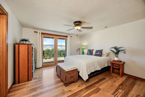 1000 Strawberry Lane Ashland OR 97520