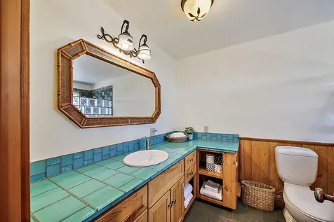 1000 Strawberry Lane Ashland OR 97520