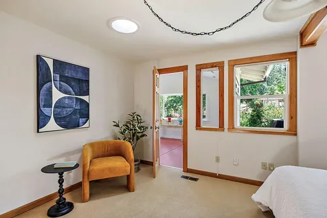 1000 Strawberry Lane Ashland OR 97520