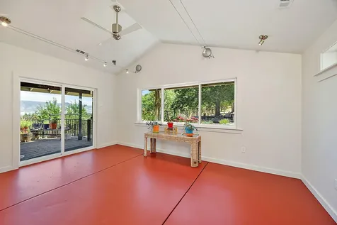 1000 Strawberry Lane Ashland OR 97520