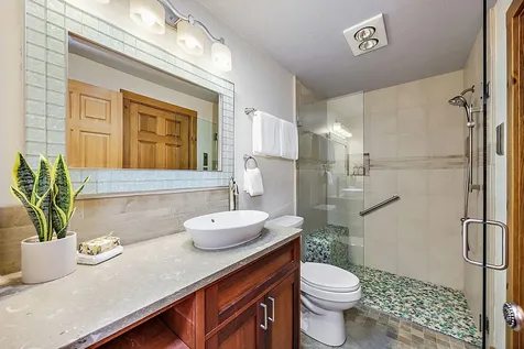 1000 Strawberry Lane Ashland OR 97520