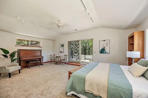 1000 Strawberry Lane Ashland OR 97520