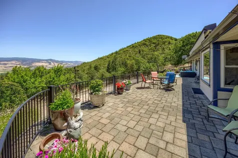 1000 Strawberry Lane Ashland OR 97520