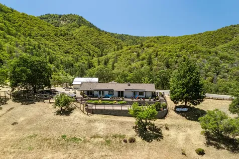 1000 Strawberry Lane Ashland OR 97520