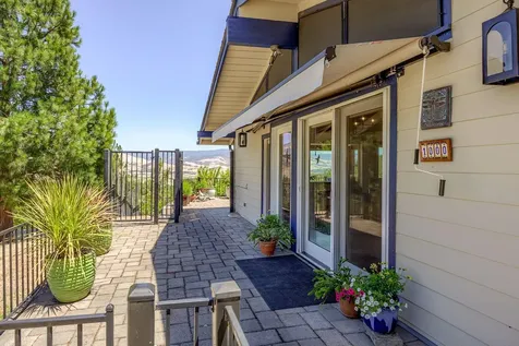1000 Strawberry Lane Ashland OR 97520