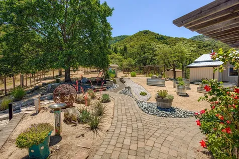 1000 Strawberry Lane Ashland OR 97520