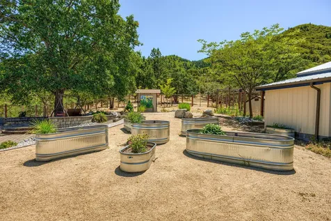 1000 Strawberry Lane Ashland OR 97520