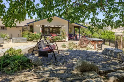 1000 Strawberry Lane Ashland OR 97520
