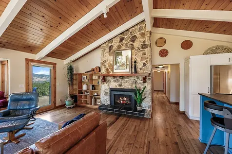 1000 Strawberry Lane Ashland OR 97520