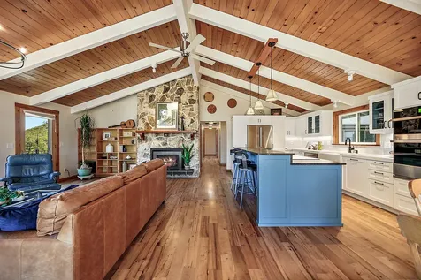 1000 Strawberry Lane Ashland OR 97520