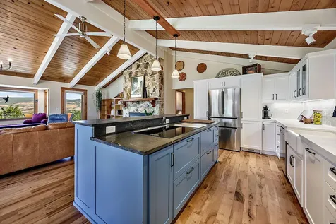 1000 Strawberry Lane Ashland OR 97520