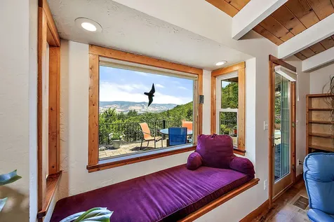 1000 Strawberry Lane Ashland OR 97520