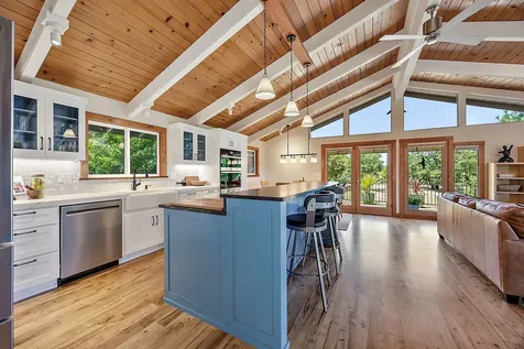 1000 Strawberry Lane Ashland OR 97520