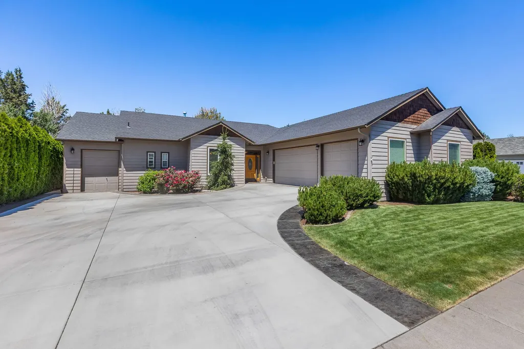 4405 SW Ben Hogan Drive Redmond OR 97756