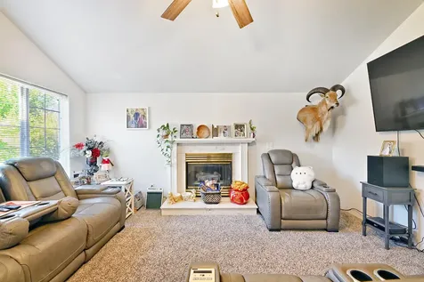 934 Juanita Way Central Point OR 97502