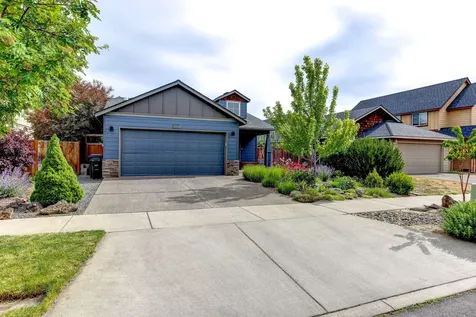 2883 NE Jackdaw Drive Bend OR 97701