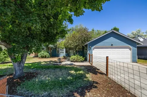 3027 SW Salmon Avenue Redmond OR 97756