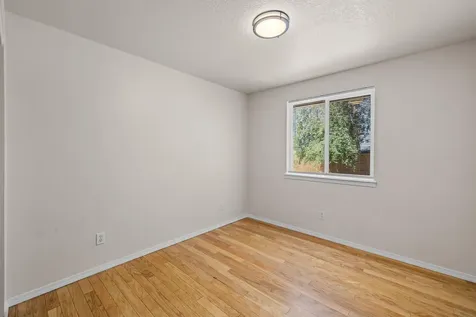 3027 SW Salmon Avenue Redmond OR 97756
