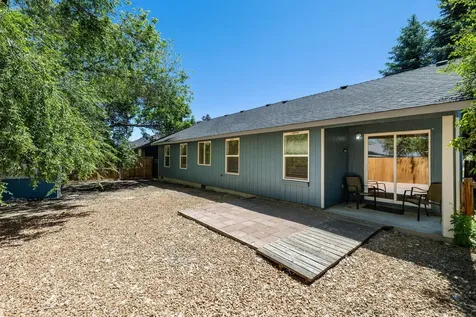 3027 SW Salmon Avenue Redmond OR 97756