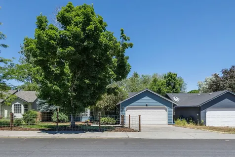 3027 SW Salmon Avenue Redmond OR 97756