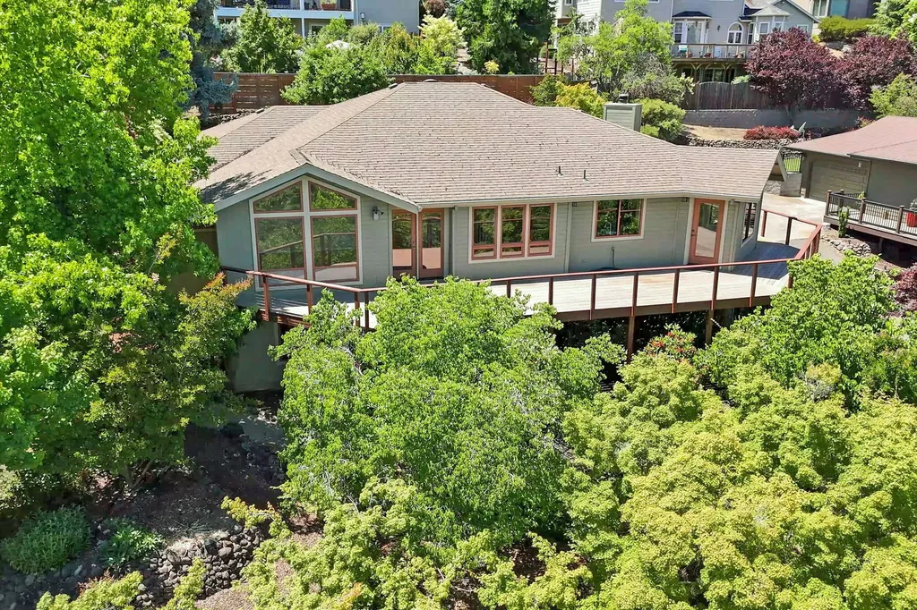 135 Scenic Drive Ashland OR 97520