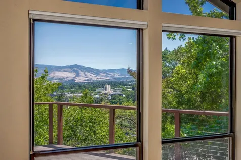135 Scenic Drive Ashland OR 97520