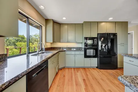 135 Scenic Drive Ashland OR 97520