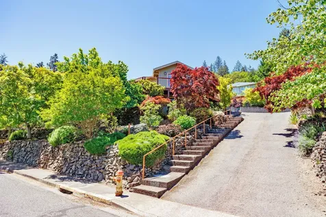 135 Scenic Drive Ashland OR 97520
