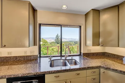 135 Scenic Drive Ashland OR 97520