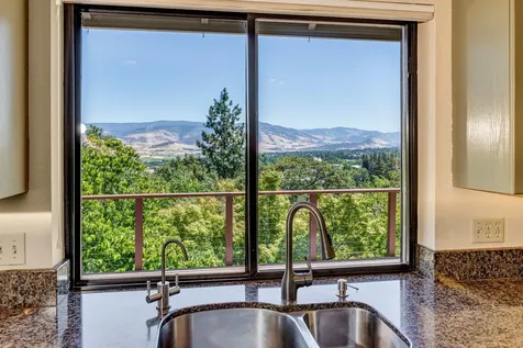 135 Scenic Drive Ashland OR 97520