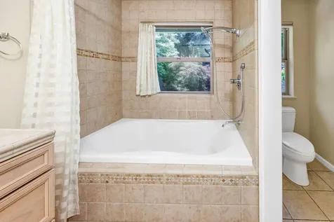 135 Scenic Drive Ashland OR 97520