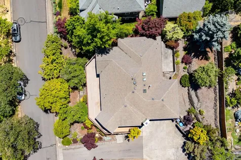 135 Scenic Drive Ashland OR 97520
