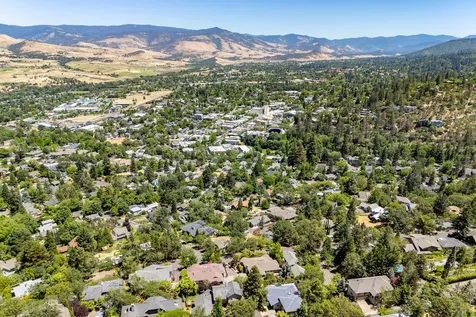 135 Scenic Drive Ashland OR 97520