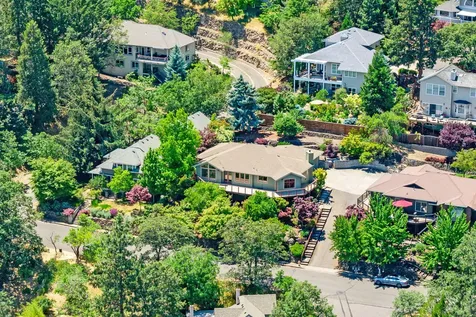 135 Scenic Drive Ashland OR 97520