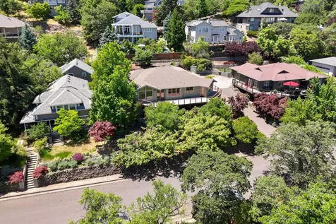 135 Scenic Drive Ashland OR 97520