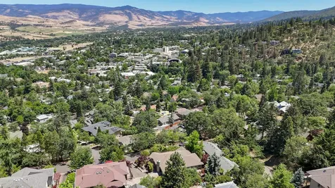 135 Scenic Drive Ashland OR 97520