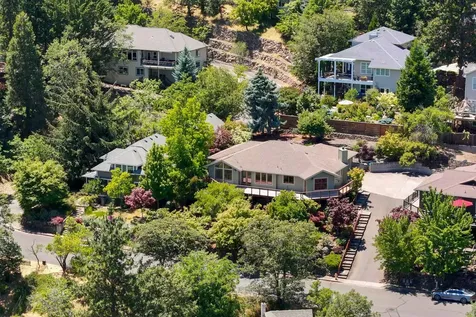 135 Scenic Drive Ashland OR 97520