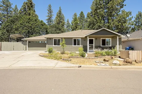 1005 Celtic Circle Shady Cove OR 97539