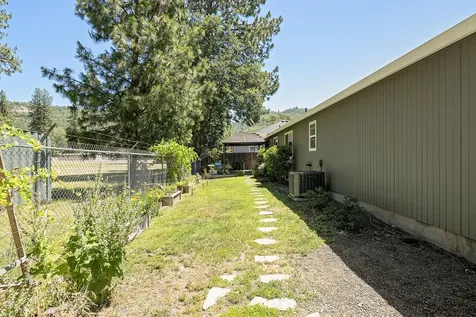 1005 Celtic Circle Shady Cove OR 97539