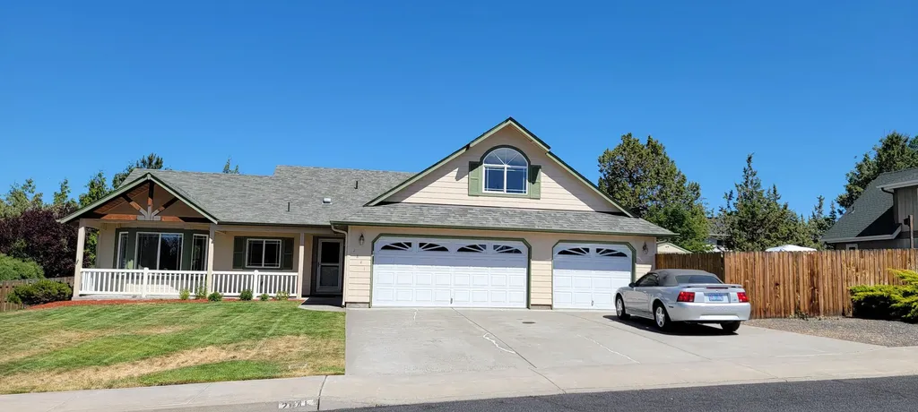 2841 SW Cascade Vista Drive Redmond OR 97756