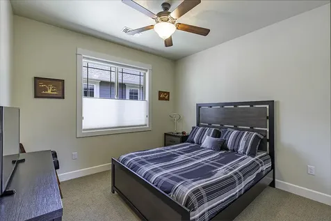 566 Windsong Way Medford OR 97504