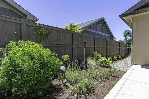 566 Windsong Way Medford OR 97504