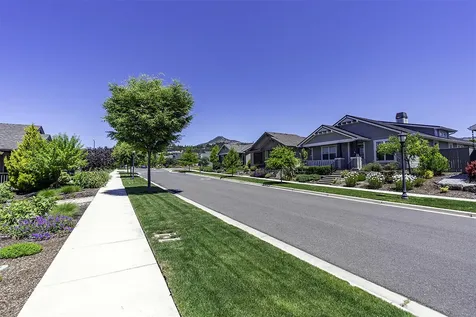 566 Windsong Way Medford OR 97504
