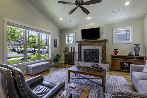 566 Windsong Way Medford OR 97504