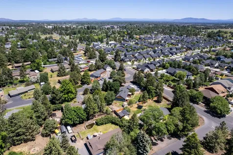 21093 Gardenia Avenue Bend OR 97702